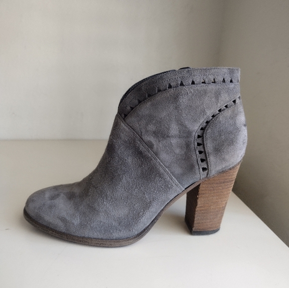 Vince Camuto size 7.5 - Picture 4 of 13